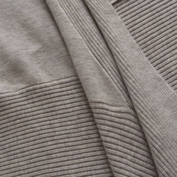 Light Gray Long Sleeve Open Front ASYMMETRICAL CARDIGAN Sweater Sz 1X - Picture 4 of 6